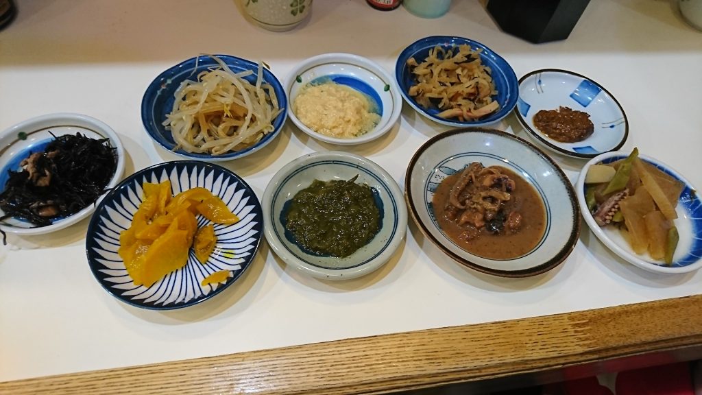 函館 朝市 どんぶり横丁 人気 茶夢 チャム 丼ぶり 刺身 メニュー 写真 函館市非公式観光サイト